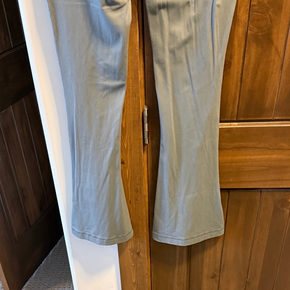 Lululemon Athletica Ribbed Gray Flare Pants Sz10 32” inseam - Picture 4 of 8